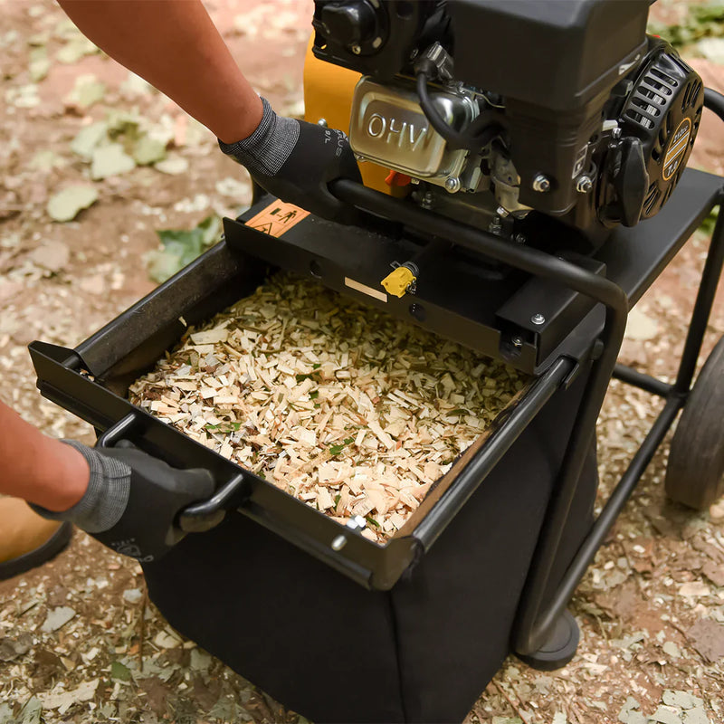 212cc 7hp Gas Powered 3" Wood Chipper with Collection Bag; Model GC75